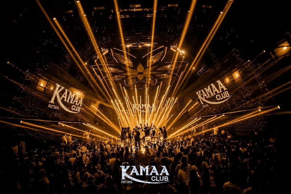 Golden light beams fanning out over the crowd at Kamaa Club Pattaya